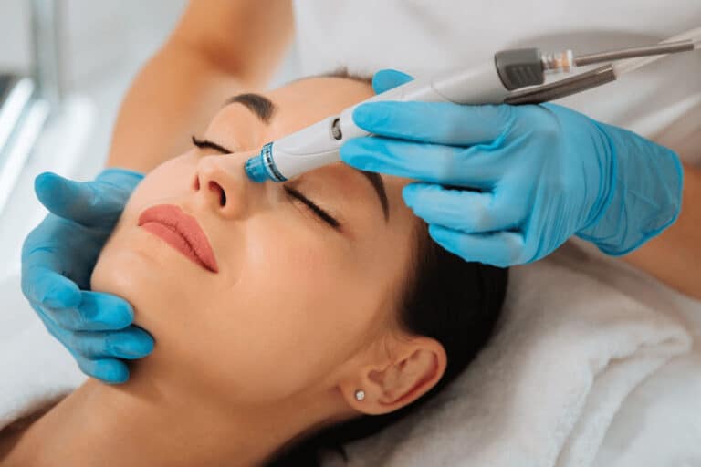 Découvrez le soin Hydrafacial offert à la clinique médico-esthétique Belladerma de Magog