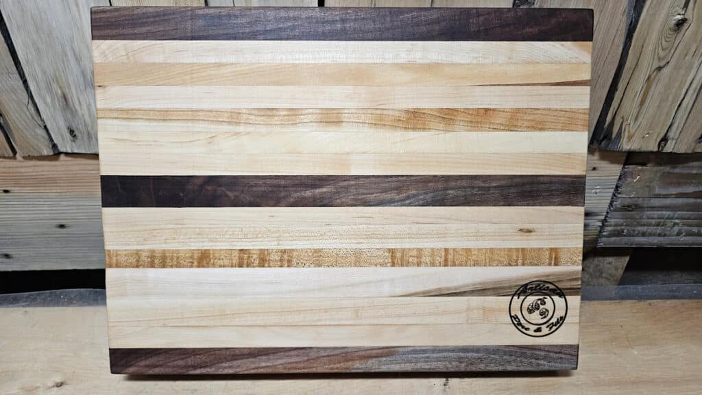 Création d’articles de cuisine en bois et cadeaux corporatifs sur mesure à Delson