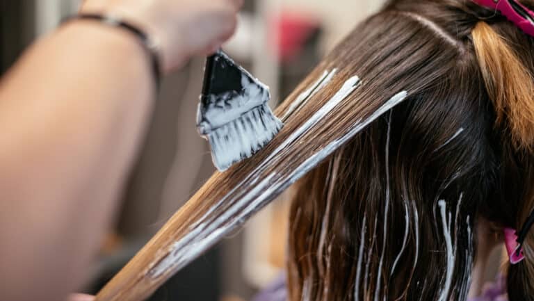 La référence en soins capillaires et correction de couleur sur la Rive-Sud