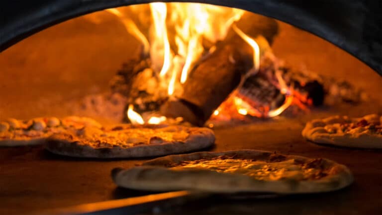 Où déguster l'authentique pizza au four à bois à Varennes ?