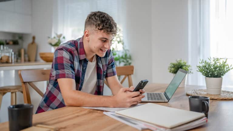 Recherche d'emploi et accompagnement professionnel pour les 16-35 ans à Longueuil