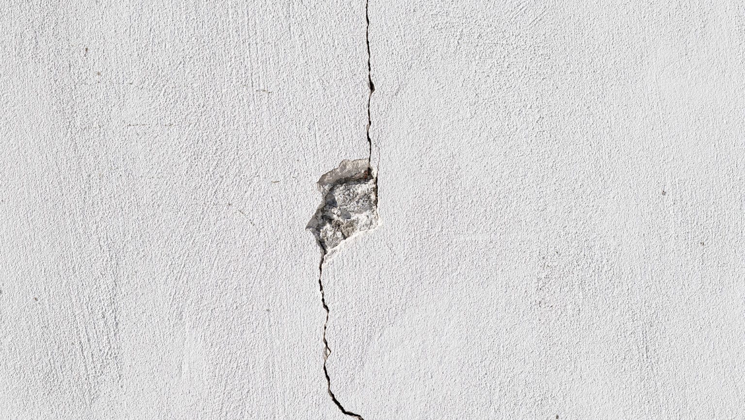 Réparation de fissures de fondation à Napierville : Guide technique