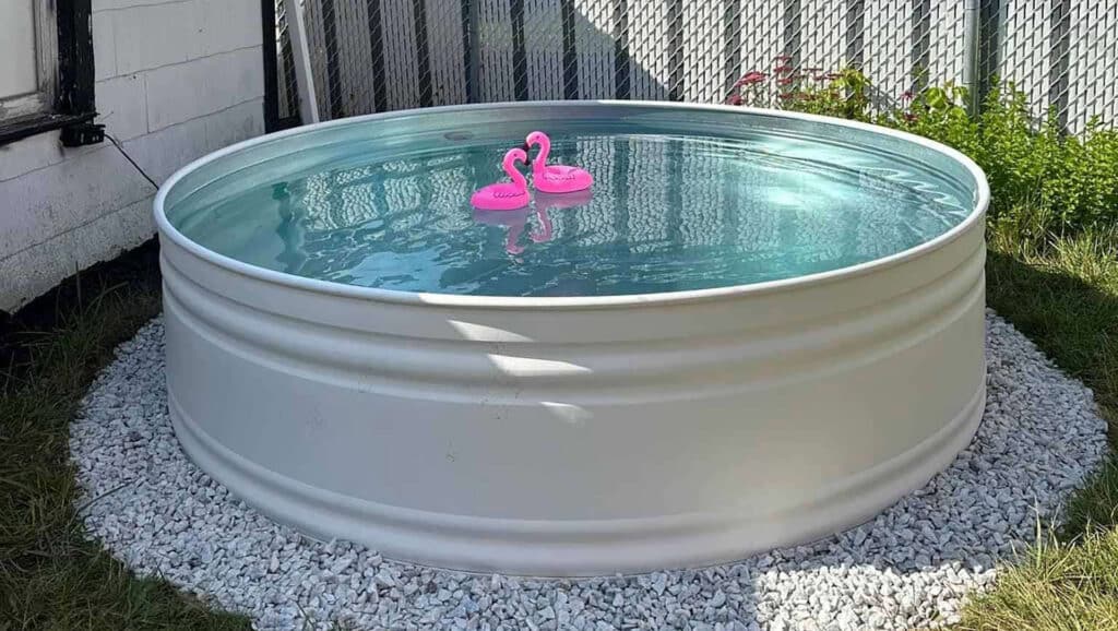 Transformer son Stock Tank Pool en bain chaud nordique pour l'hiver à Mont-Saint-Hilaire