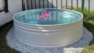 Transformer son Stock Tank Pool en bain chaud nordique pour l'hiver à Mont-Saint-Hilaire