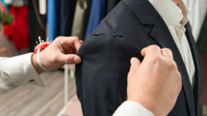 L'urgence des retouches de vêtements et l'ajustement sur mesure pour les événements